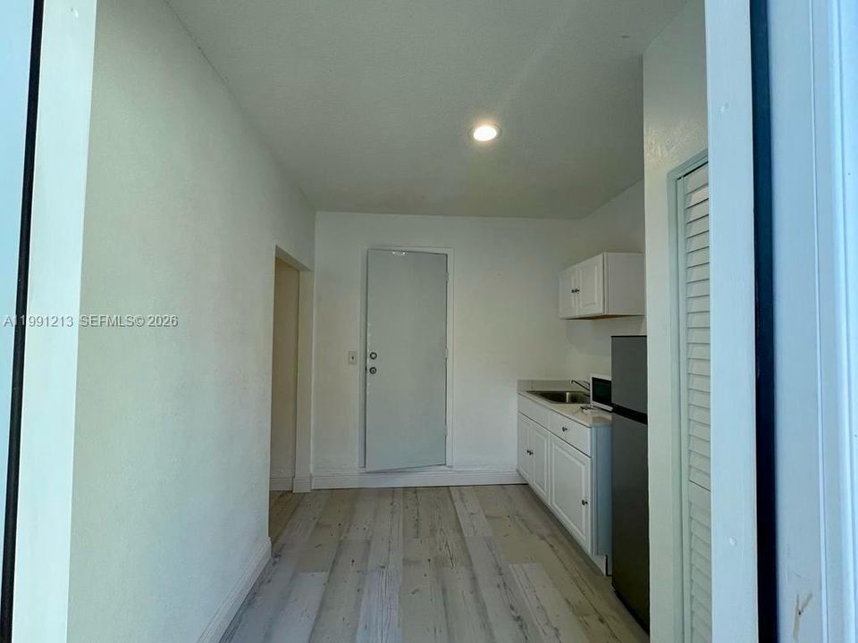 出租: $1,400 (1 贝兹, 1 浴室, 1079 平方英尺)