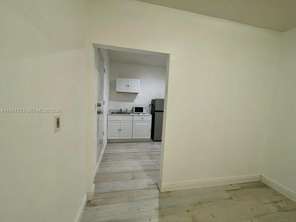 出租: $1,400 (1 贝兹, 1 浴室, 1079 平方英尺)