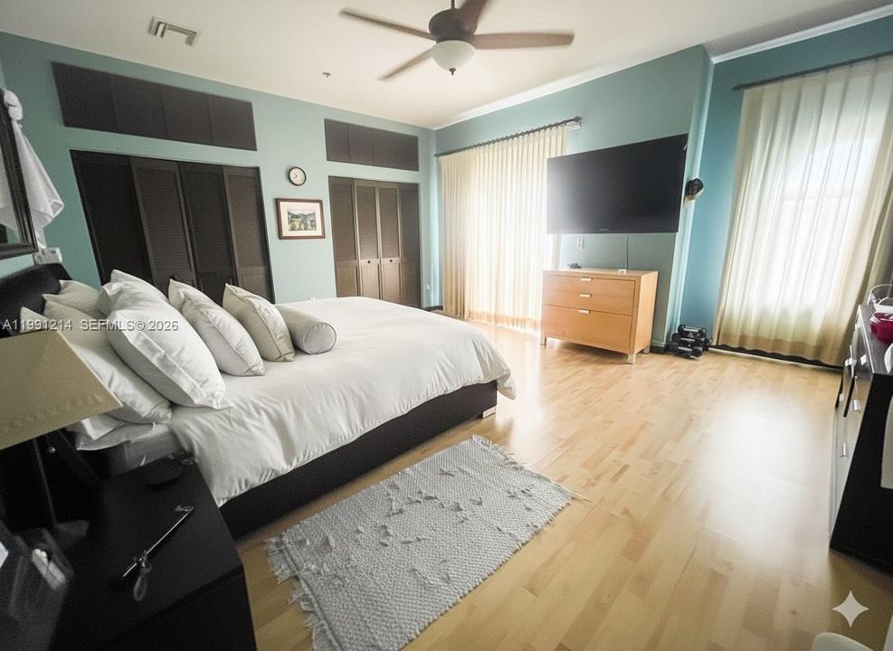 En Venta: $999,500 (3 camas, 3 baños, 1620 Pies cuadrados)