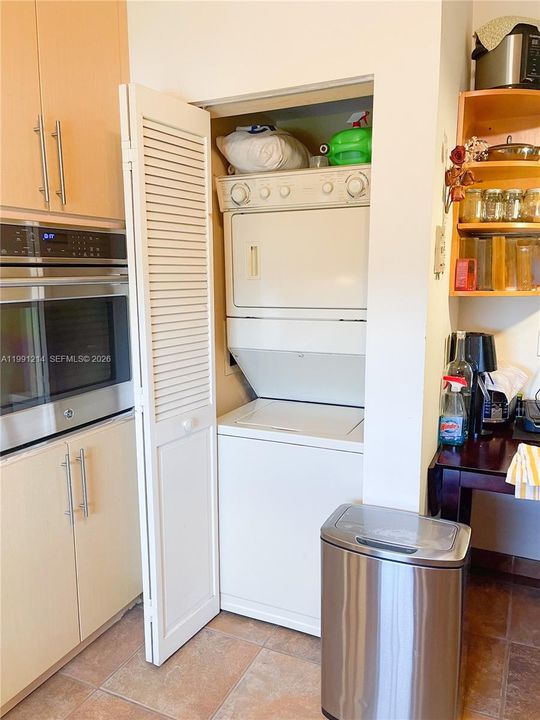 En Venta: $999,500 (3 camas, 3 baños, 1620 Pies cuadrados)