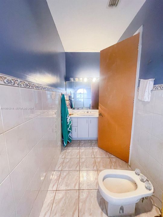 En Venta: $999,500 (3 camas, 3 baños, 1620 Pies cuadrados)