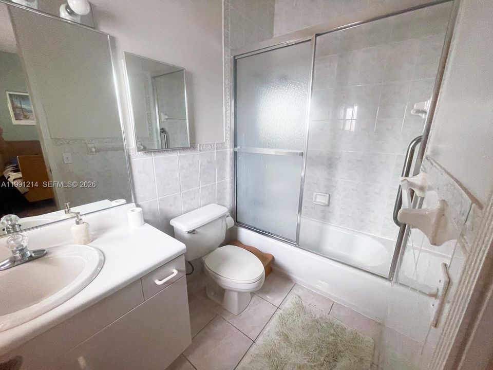 En Venta: $999,500 (3 camas, 3 baños, 1620 Pies cuadrados)