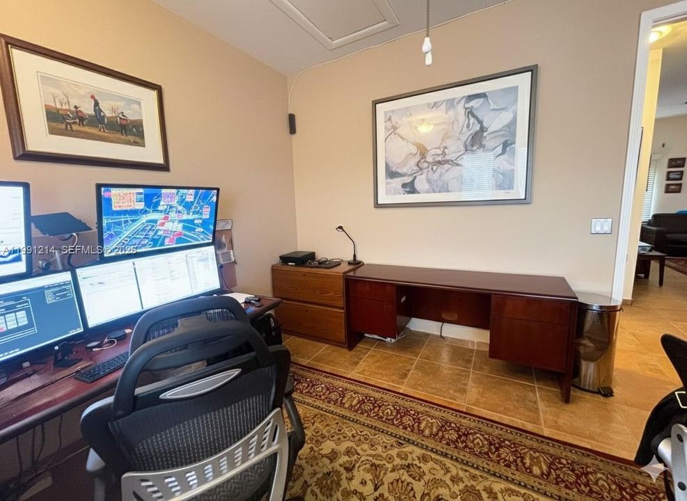 En Venta: $999,500 (3 camas, 3 baños, 1620 Pies cuadrados)