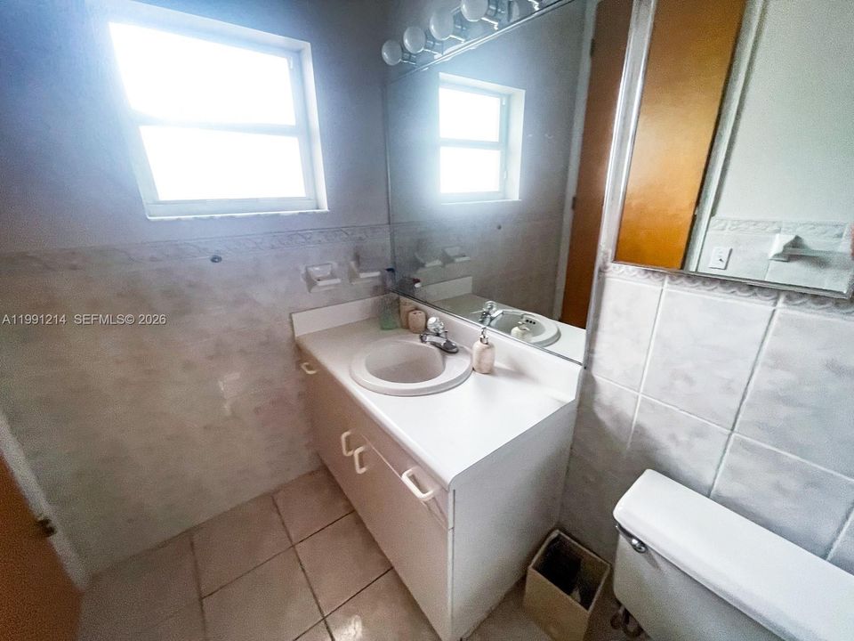 En Venta: $999,500 (3 camas, 3 baños, 1620 Pies cuadrados)