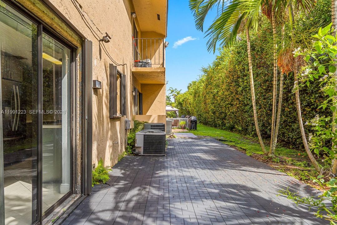 En Venta: $359,000 (3 camas, 2 baños, 1141 Pies cuadrados)