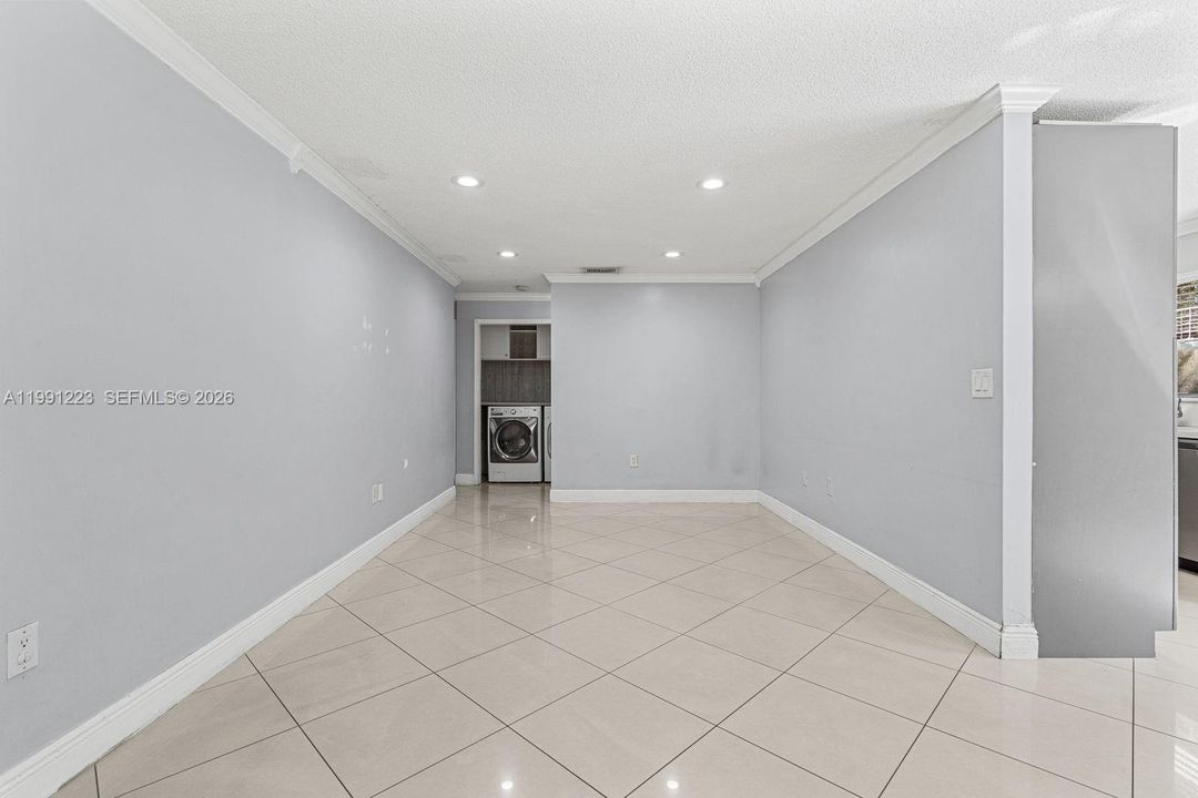 En Venta: $359,000 (3 camas, 2 baños, 1141 Pies cuadrados)