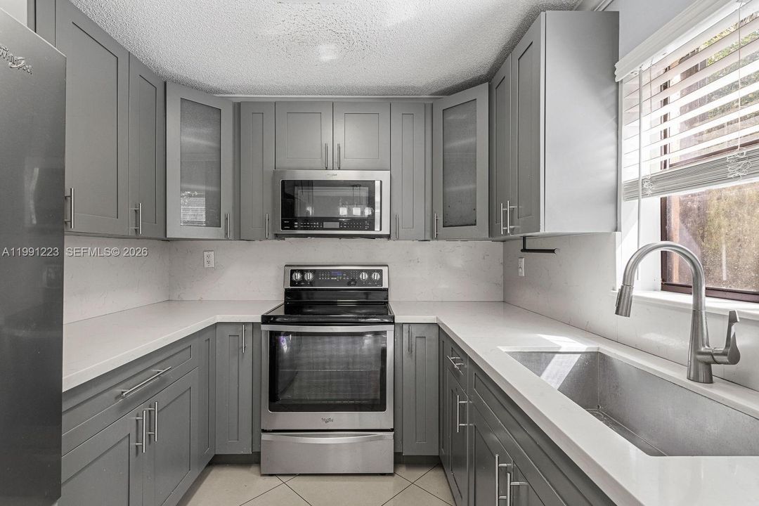 En Venta: $359,000 (3 camas, 2 baños, 1141 Pies cuadrados)