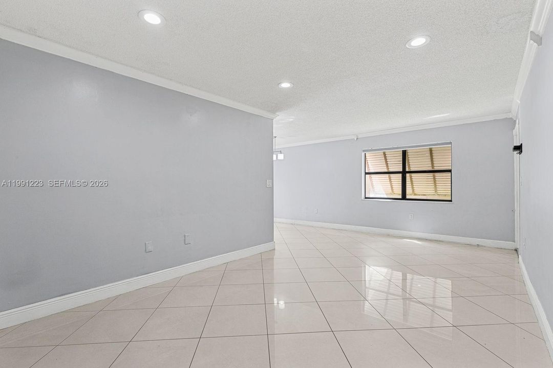 En Venta: $359,000 (3 camas, 2 baños, 1141 Pies cuadrados)