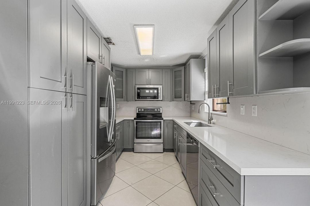 En Venta: $359,000 (3 camas, 2 baños, 1141 Pies cuadrados)