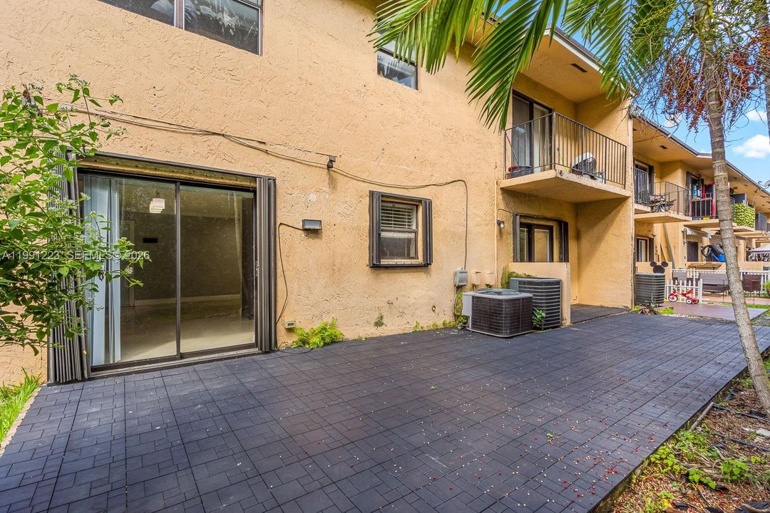 En Venta: $359,000 (3 camas, 2 baños, 1141 Pies cuadrados)