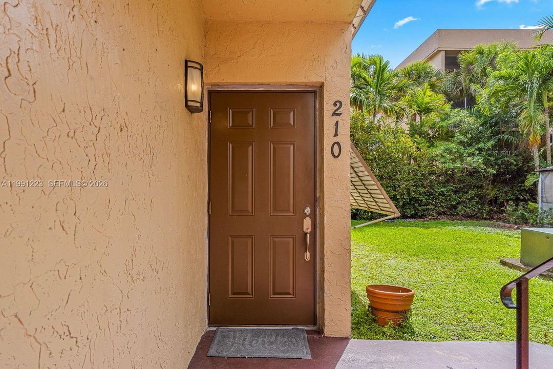 En Venta: $359,000 (3 camas, 2 baños, 1141 Pies cuadrados)