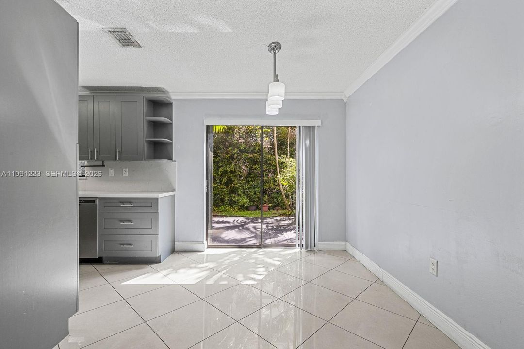 En Venta: $359,000 (3 camas, 2 baños, 1141 Pies cuadrados)