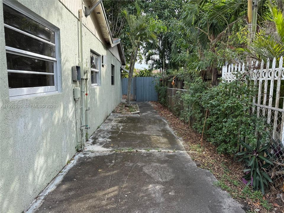 Second Unit Private Entrance