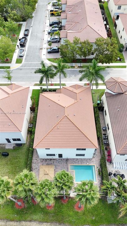 Recently Rented: $8,500 (5 beds, 4 baths, 3820 Square Feet)