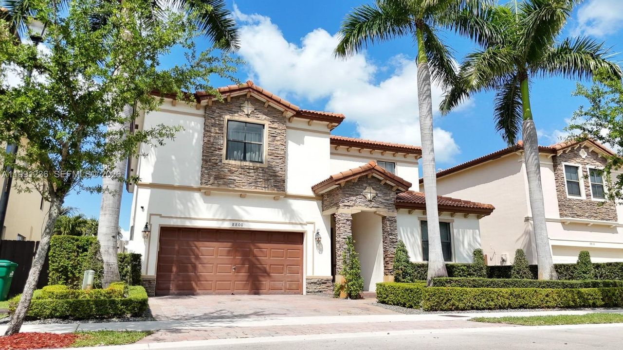 Recently Rented: $8,500 (5 beds, 4 baths, 3820 Square Feet)