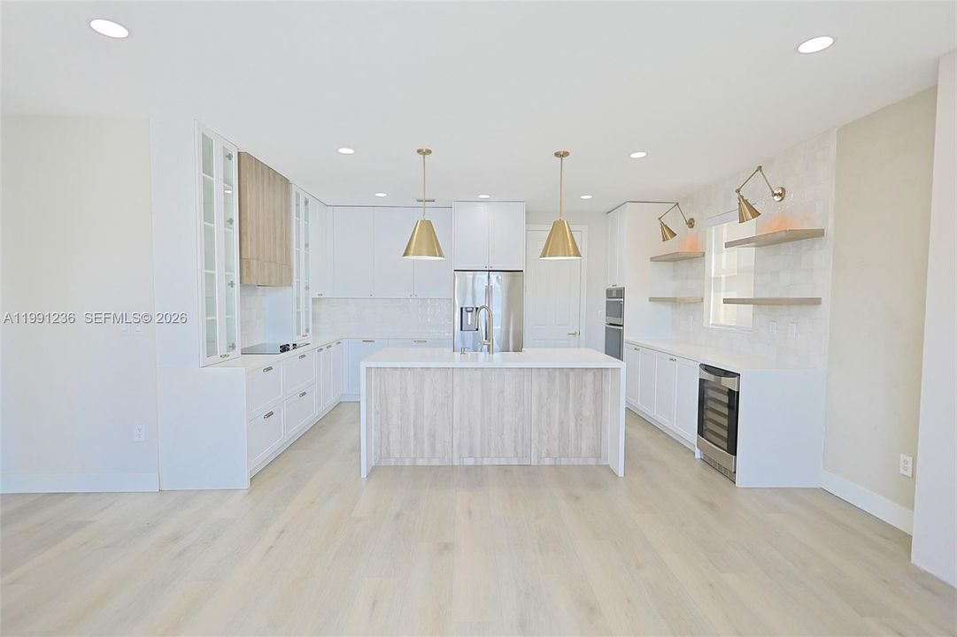 Recently Rented: $8,500 (5 beds, 4 baths, 3820 Square Feet)