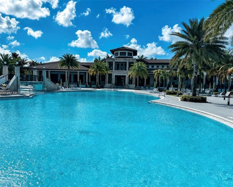 Recently Rented: $8,500 (5 beds, 4 baths, 3820 Square Feet)