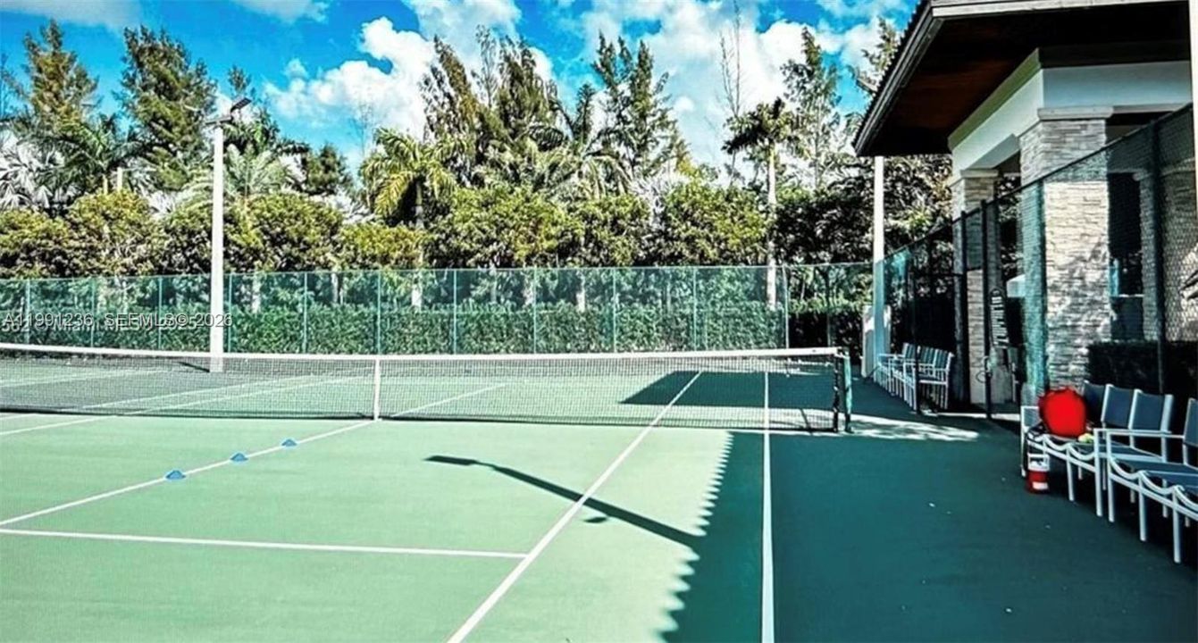 Recently Rented: $8,500 (5 beds, 4 baths, 3820 Square Feet)