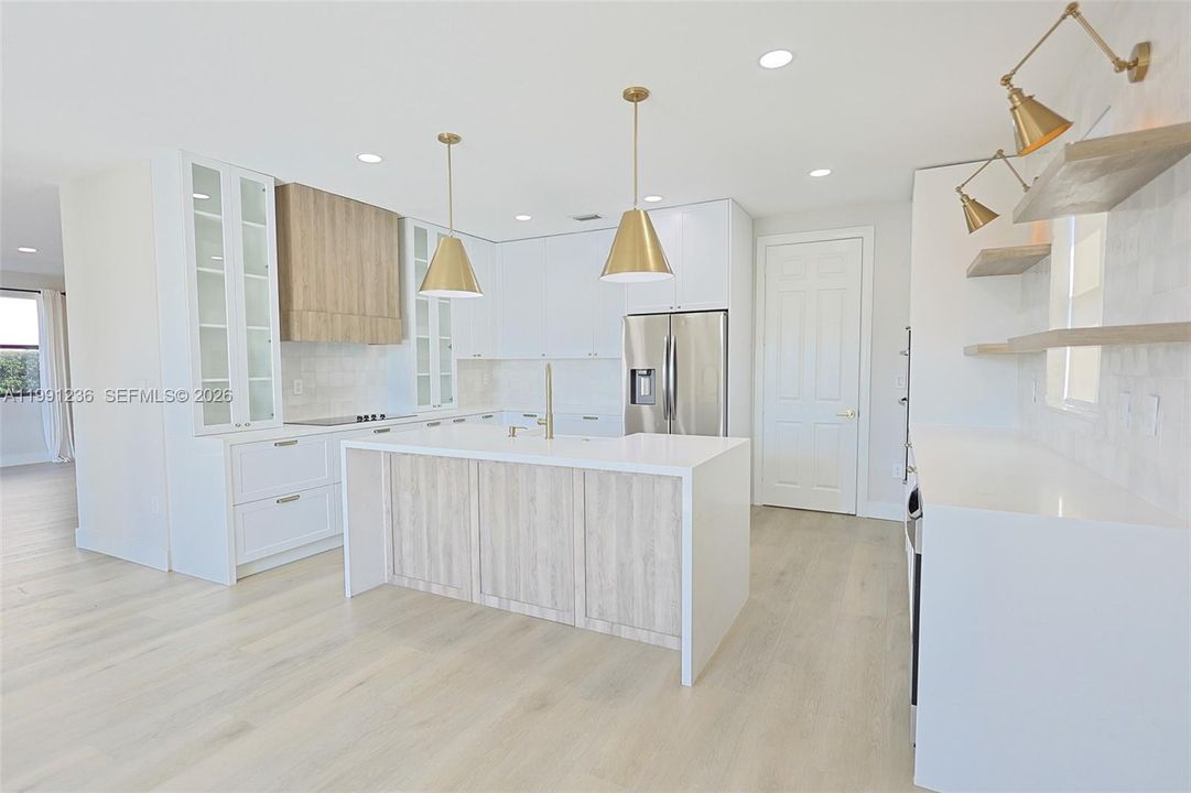 Recently Rented: $8,500 (5 beds, 4 baths, 3820 Square Feet)