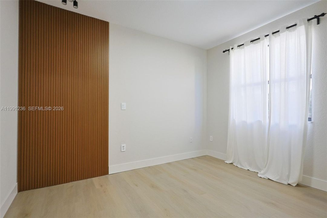 Recently Rented: $8,500 (5 beds, 4 baths, 3820 Square Feet)