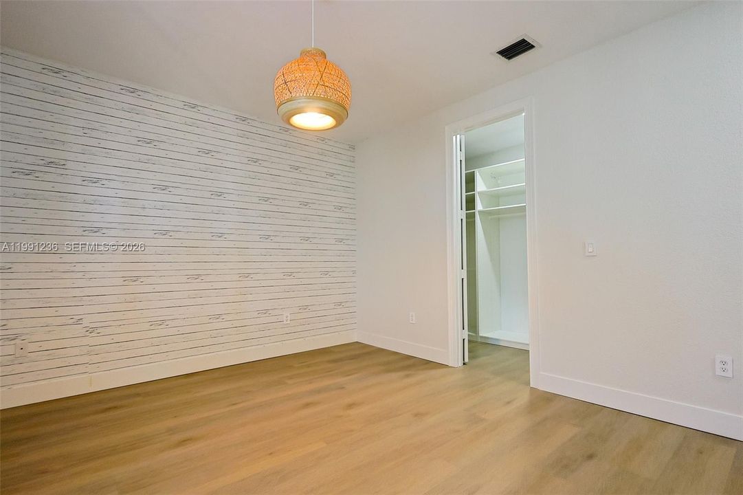 Recently Rented: $8,500 (5 beds, 4 baths, 3820 Square Feet)