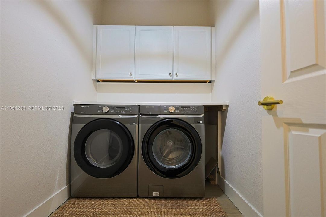 Recently Rented: $8,500 (5 beds, 4 baths, 3820 Square Feet)
