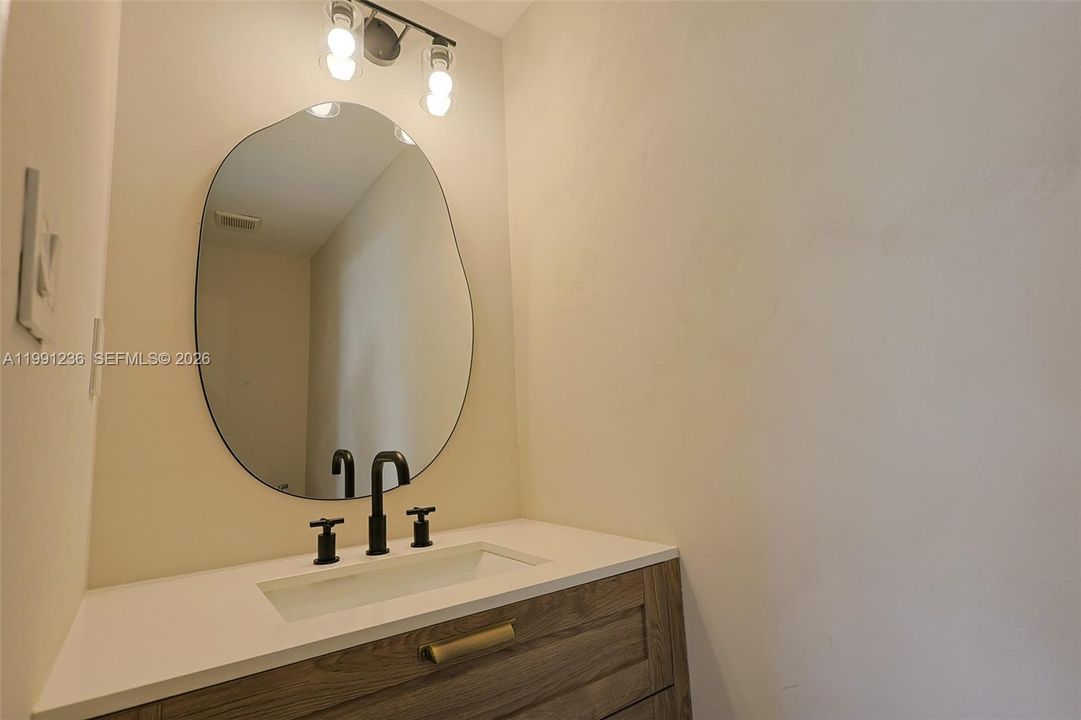 Recently Rented: $8,500 (5 beds, 4 baths, 3820 Square Feet)