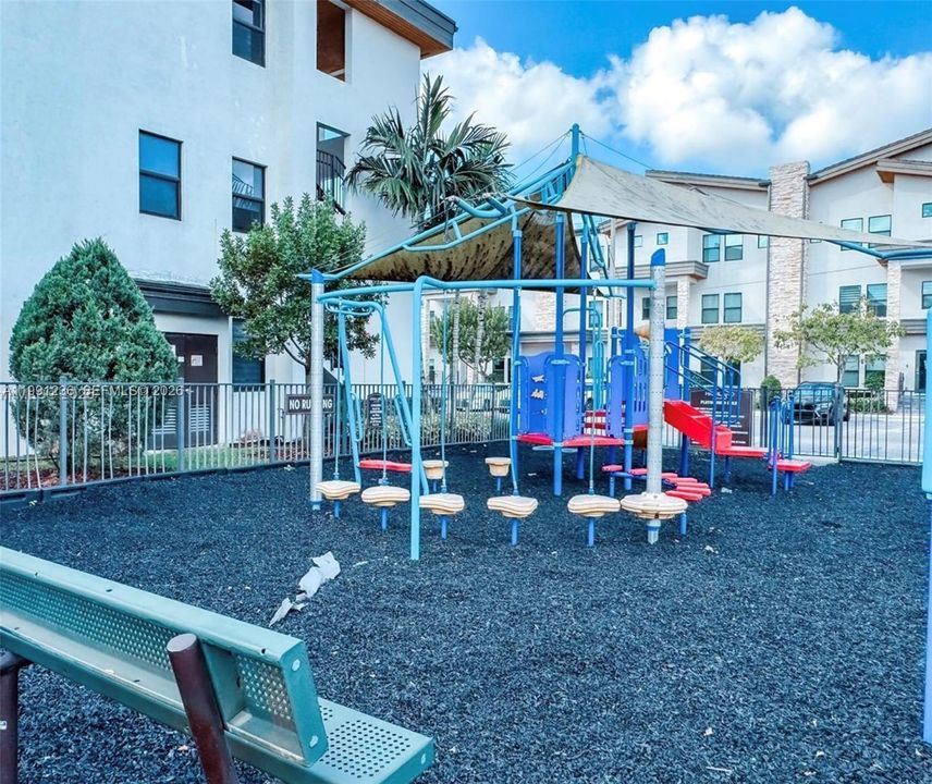 Recently Rented: $8,500 (5 beds, 4 baths, 3820 Square Feet)