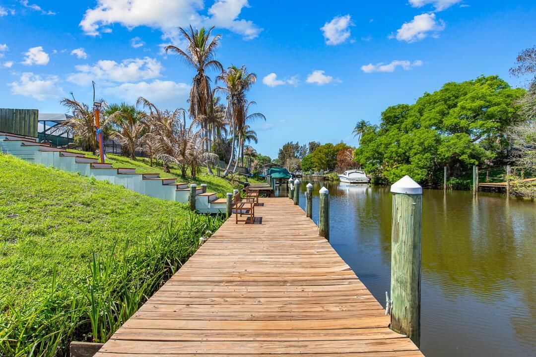 343 SE Verada Avenue-47