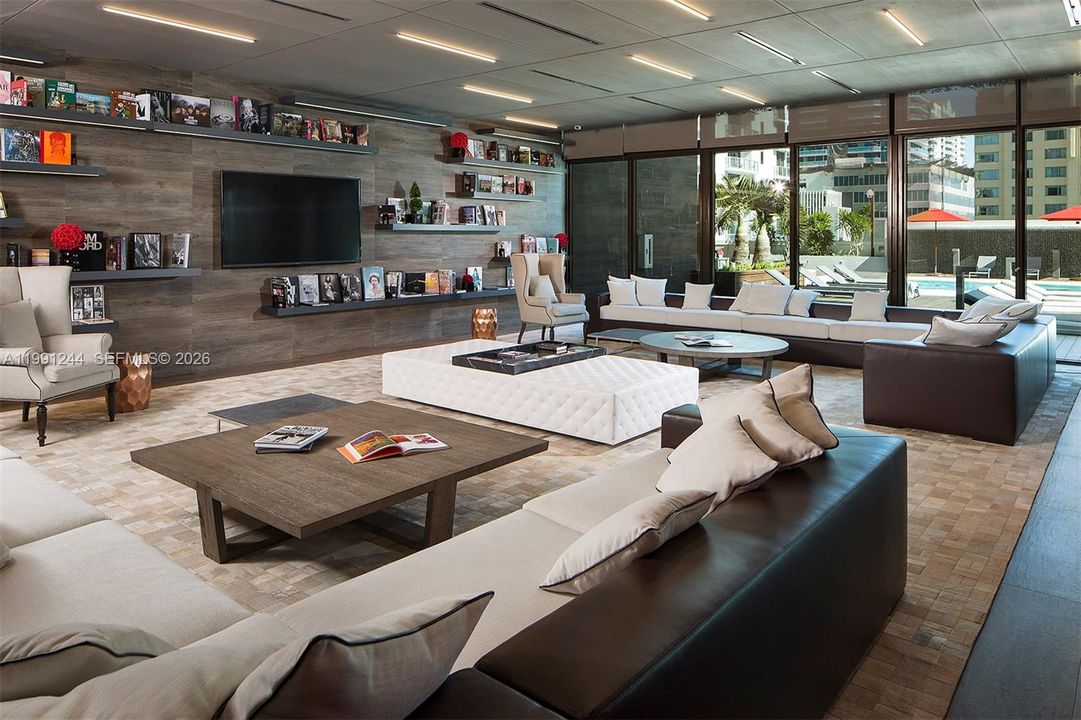 For Sale: $438,000 (0 beds, 1 baths, 461 Square Feet)