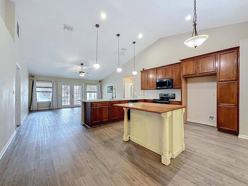 3371 Classic Oak Court-14