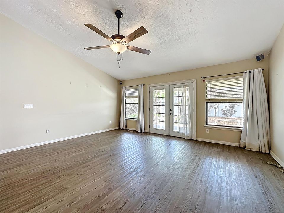 3371 Classic Oak Court-21