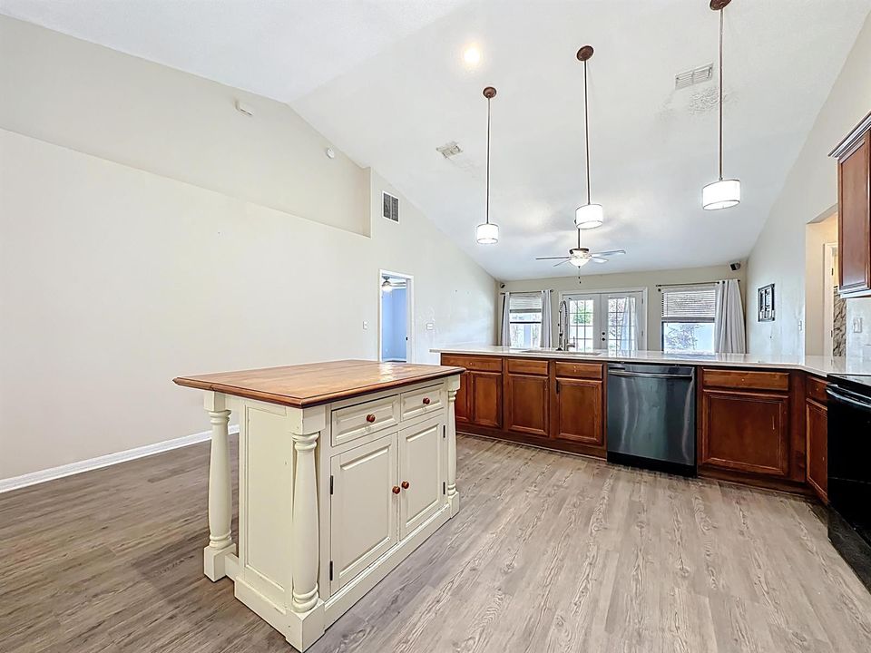 3371 Classic Oak Court-15