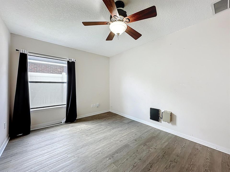 3371 Classic Oak Court-40
