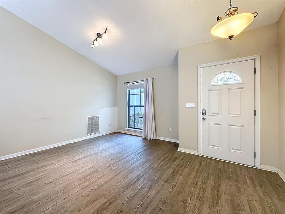 3371 Classic Oak Court-13