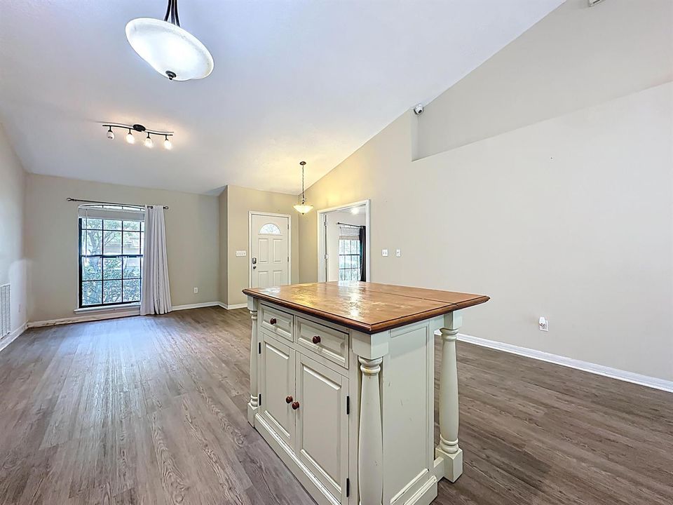 3371 Classic Oak Court-16