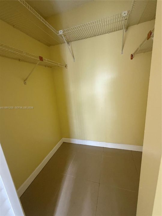 Activo con contrato: $185,000 (2 camas, 2 baños, 832 Pies cuadrados)