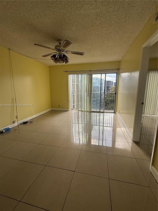 Activo con contrato: $185,000 (2 camas, 2 baños, 832 Pies cuadrados)
