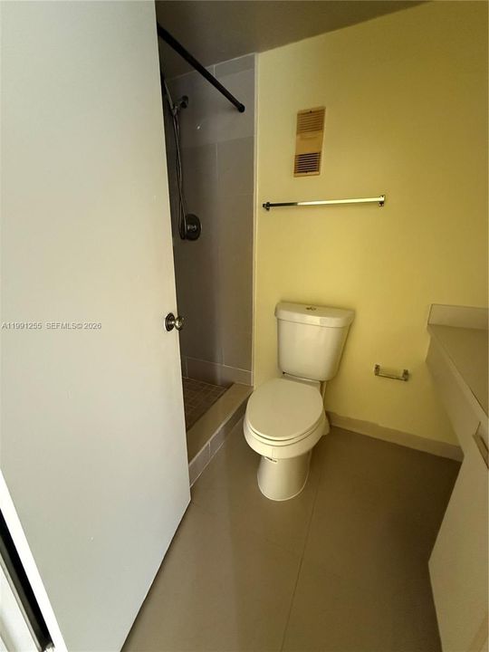 Activo con contrato: $185,000 (2 camas, 2 baños, 832 Pies cuadrados)