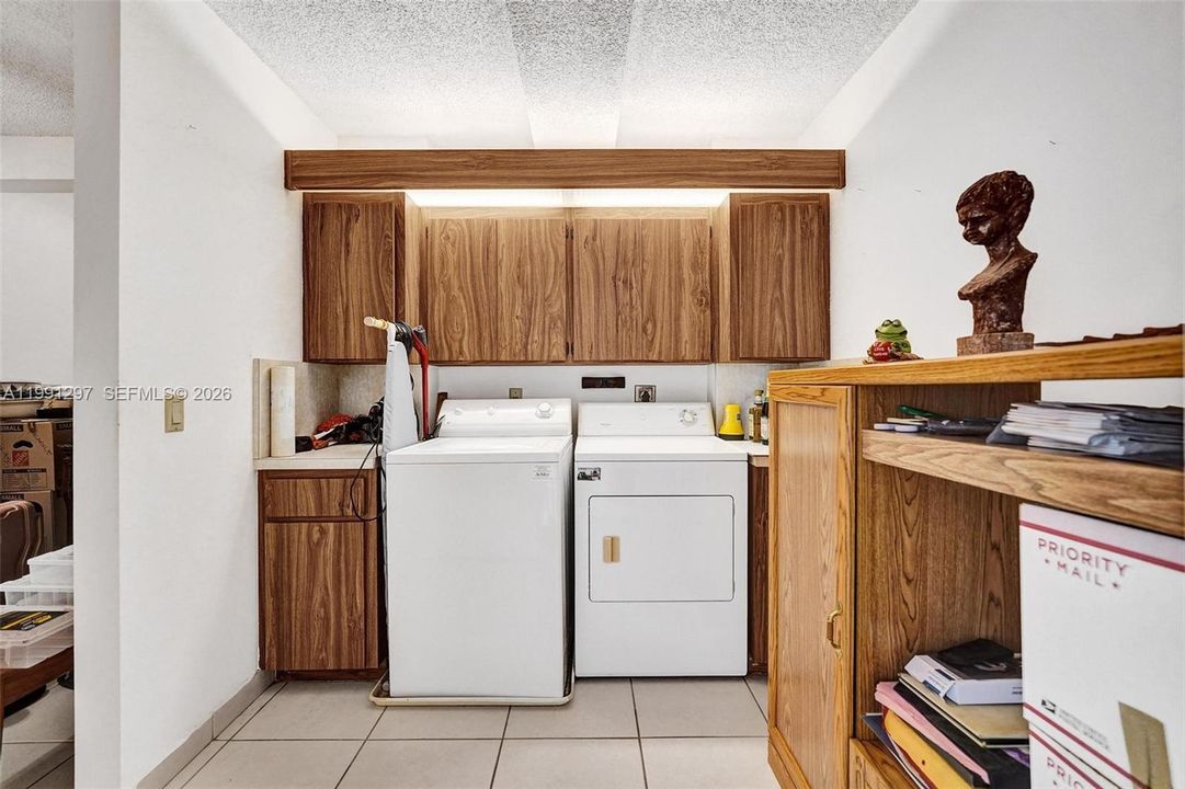 Activo con contrato: $219,000 (2 camas, 2 baños, 1385 Pies cuadrados)