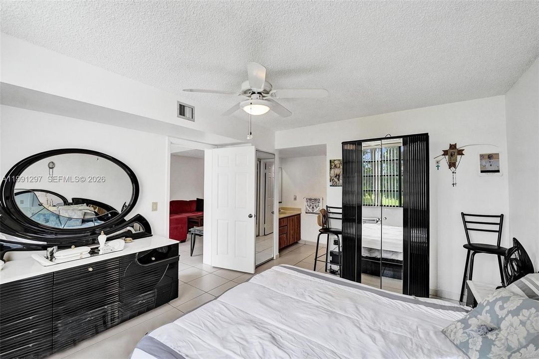 Activo con contrato: $219,000 (2 camas, 2 baños, 1385 Pies cuadrados)