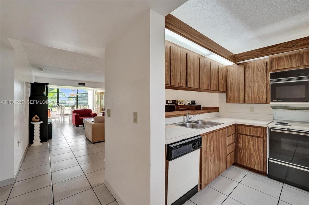 Activo con contrato: $219,000 (2 camas, 2 baños, 1385 Pies cuadrados)