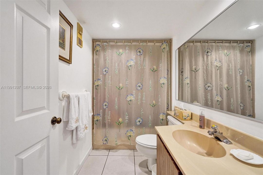 Activo con contrato: $219,000 (2 camas, 2 baños, 1385 Pies cuadrados)