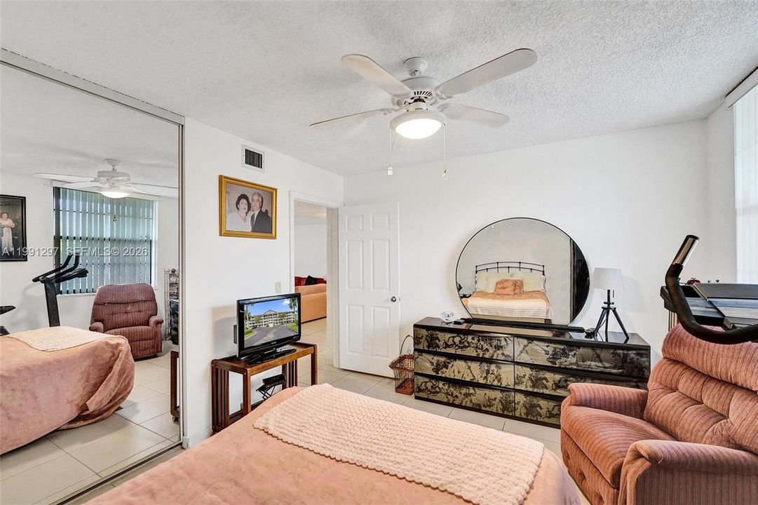 Activo con contrato: $219,000 (2 camas, 2 baños, 1385 Pies cuadrados)