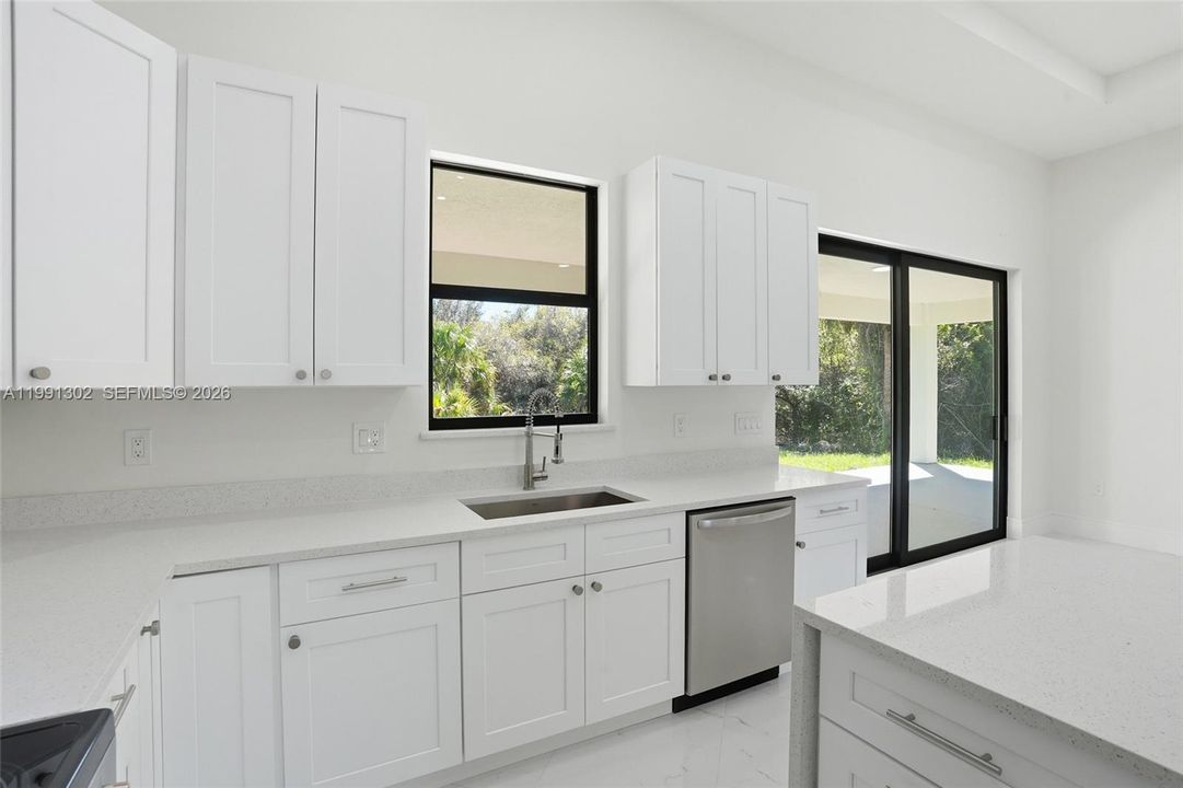 Vendido Recientemente: $330,000 (3 camas, 2 baños, 0 Pies cuadrados)