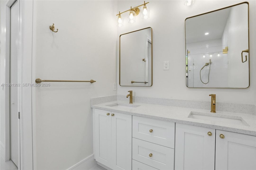 Vendido Recientemente: $330,000 (3 camas, 2 baños, 0 Pies cuadrados)