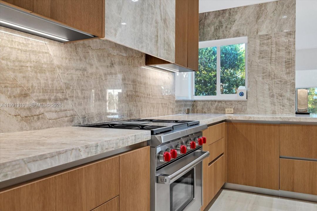 En Venta: $7,950,000 (3 camas, 3 baños, 2492 Pies cuadrados)