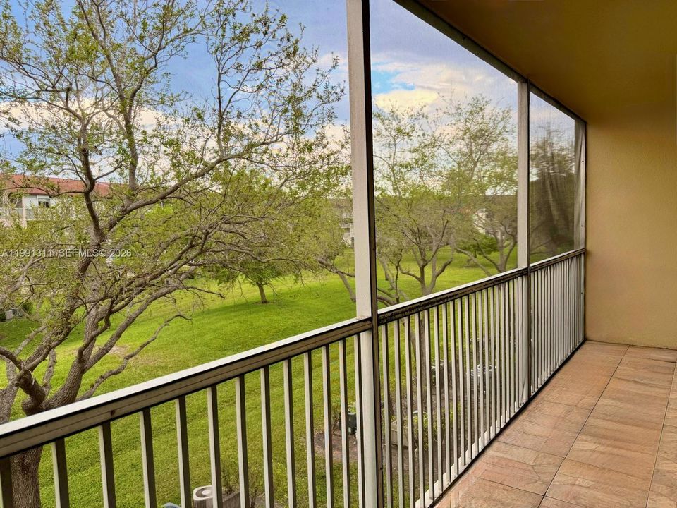 For Sale: $125,000 (2 beds, 1 baths, 953 Square Feet)
