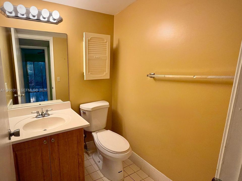 For Sale: $125,000 (2 beds, 1 baths, 953 Square Feet)