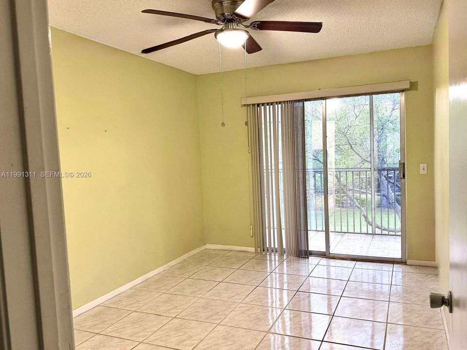 For Sale: $125,000 (2 beds, 1 baths, 953 Square Feet)